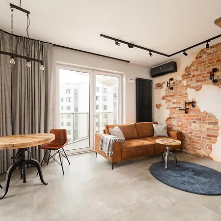 Goclaw Industrial Apartment *
